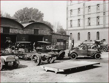 Werkstatt mit Öffentl. Kraftfahrschule von Auto-Ernst im Hof